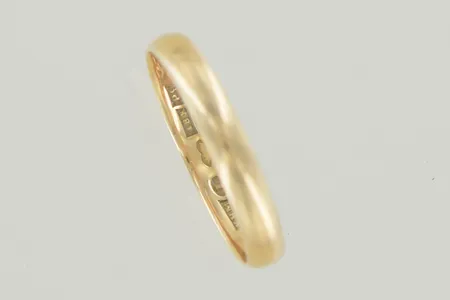 Ring stl:20½, graverad 18K Vikt: 2,8 g