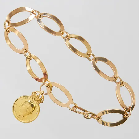 Armband med integrerad förtjänstmedalj, längd: 19,5cm, bredd: 11,2mm, medalj: 27,5x15,7mm, kroklås, svenska stämplar, personlig gravyr, 18K Vikt: 19 g