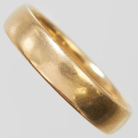 Ring slät stl:19½ bredd: 4,7mm, personlig gravyr, repor, 18K Vikt: 5,7 g