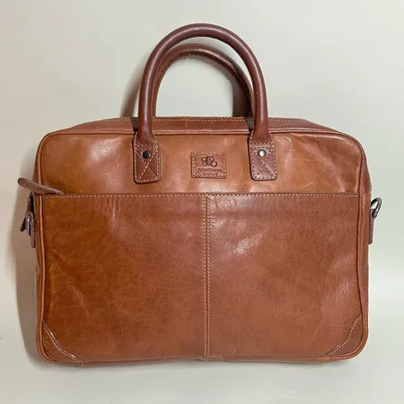Datorväska/portfölj BaooBaoo Sweden Umeå, 28 x 38 x 6cm, Briefcase Soft 14, läder, fint skick. Nypris ca 2599kr
