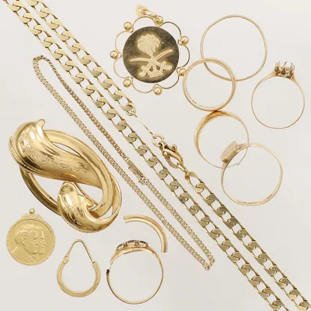 Diverse guld defekt, gravyr, 18K  Vikt: 56,2 g