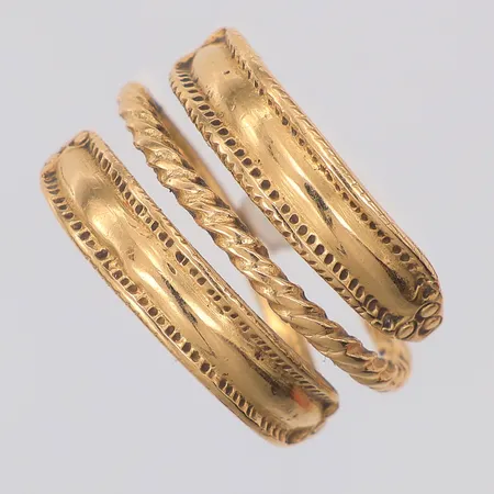 Ring vikingastil stl:18¼, Bengt Hallberg, 18K Vikt: 8 g
