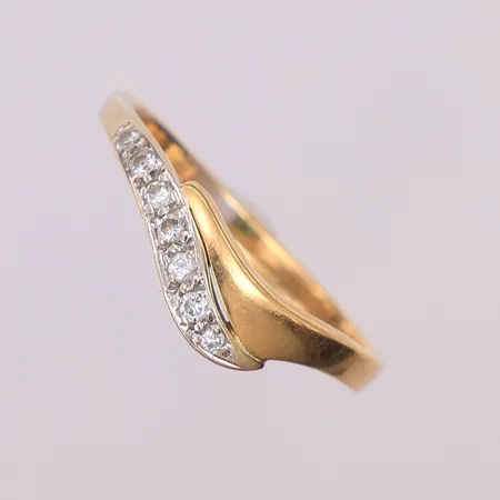 Ring diamanter 0,095ctv enligt gravyr stl:17¼, kattfot, 18K Vikt: 2,1 g