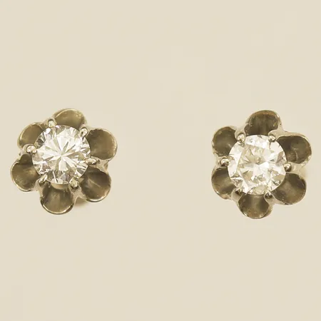 Ett par örhängen med diamanter 2xca0,12ct, Ø5,4mm saknar snurrebussar vitguld 18K Vikt: 0,8 g
