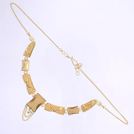 Halscollier ca 38-41cm, bredd 1,5-35mm, buckligt, 21K Vikt: 14 g