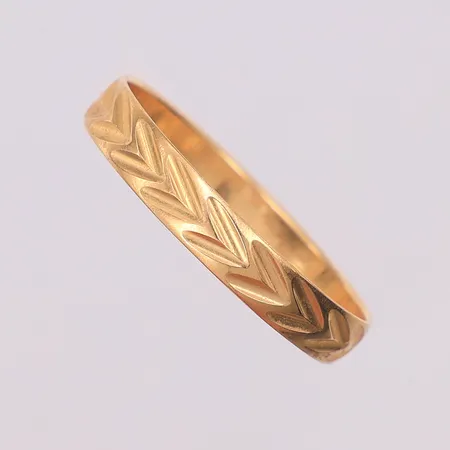 Ring mönstrad stl:19¼, gravyr, 18K Vikt: 1,5 g