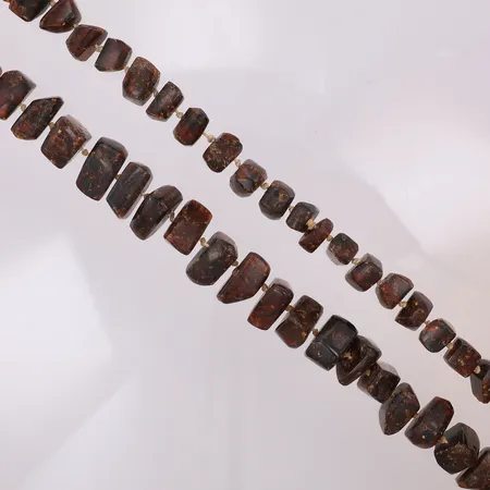 Stencollier med bärnsten på tråd längd 75cm, doserad bredd 15mm-23mm