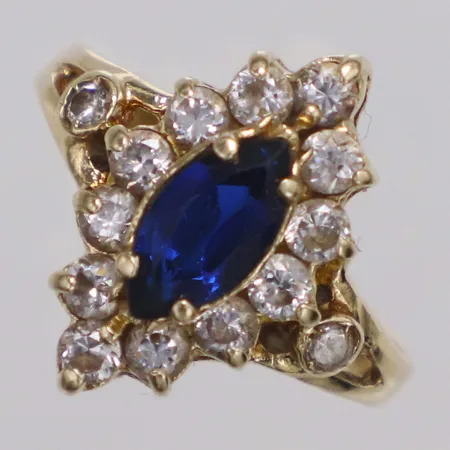 Ring blå & vita stenar stl:15, bredd 2,1-16mm, bucklig, 14K  Vikt: 2,5 g