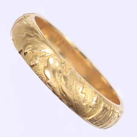 Ring med dekor stl:19¼ bredd 5mm G. Dahlgren & Co Ab 18K Vikt: 7 g