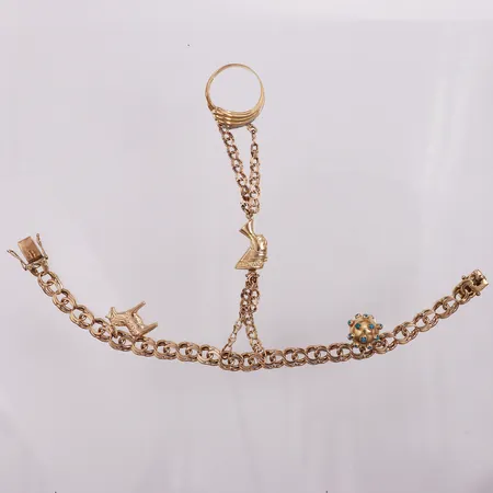 Handsmycke Bismarck 19cm, ring stl:19½ diamanter 5 x ca0,01-0,03ct, två berlocker, 18K  Vikt: 32,7 g