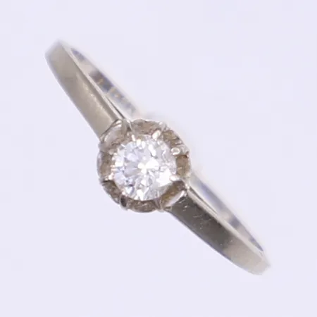 Ring med diamant 1x0,16ct enligt gravyr stl:15½ bredd 1-5mm, Guldfynd, vitguld, 18K  Vikt: 1,1 g