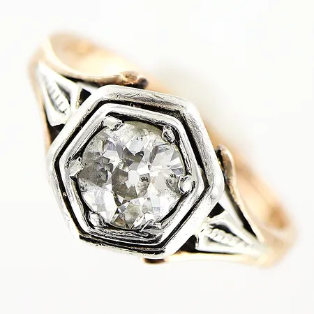 Ring med gammalslipad diamant ca 0,85ct piqué, smärre nagg, vitguldsdetaljer, stl:17, bredd 2-10mm, 14K Vikt: 3,5 g