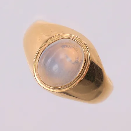 Ring troligen månsten stl:17½ Fritz Olsson 1973, 18K Vikt: 6,9 g