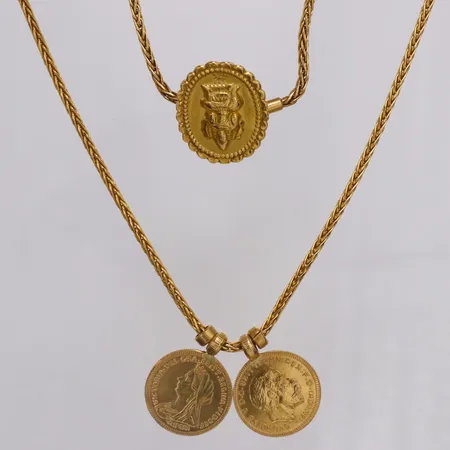 Collier mynthängen & berlock med hinduisk motiv ca 58cm, går ej att öppna, 22K  Vikt: 40,9 g