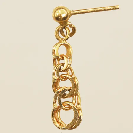 Udda örhänge Bismarck längd ca 22,5mm, bredd 3,6-5,6mm, 18K  Vikt: 0,7 g