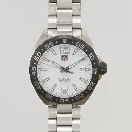 Herrur Tag Heuer Formula 1 42mm stål quartz WAZ11112.WEK2208, skador på länken, extra länkbitar, går ej, batteribyte krävs, box, manual, ytterkartong med liten skada.