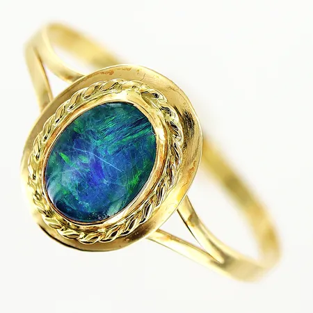 Ring med sten stl: 20, skena 1,5mm, Hedbergs Guld, orginaletui, 18K Vikt: 1,5 g