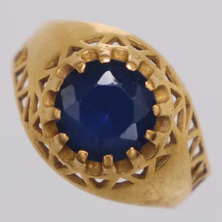 Ring blå sten stl:18½, bredd 3,5-14mm, 22K  Vikt: 4,9 g