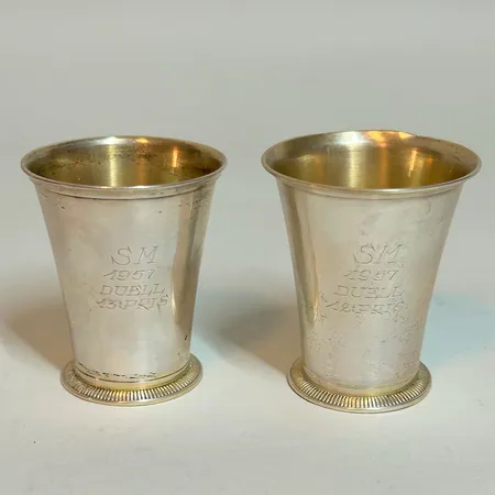 2 Pokaler 6cm, gravyr, silver 830/1000 Vikt: 59,3 g