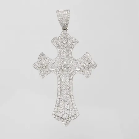 Hänge kors med diamanter 1 x ca.0,50ct, ca.W-TCr(H-I)/VS, 4 x ca.0,16ct, ca.W-TCr(H-I)/VS-SI samt 341 x ca.0,001-0,003ct, ca.W-Cr(H-J)/SI-VS, 95x51,3mm, vitguld, 18K, etui medföljer Vikt: 44,1 g