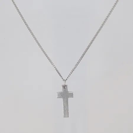 Collier med kors, längd ca 60cm, bredd 2mm, kors 30x15mm, GHA 925/1000 silver Vikt: 13 g