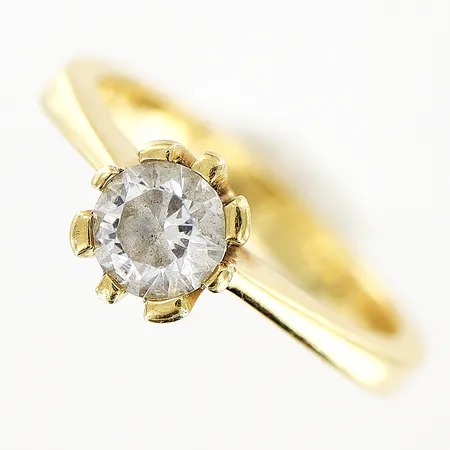 Ring med sten stl:16¼, skena 1,5-3mm, gravyr 18K Vikt: 4,4 g