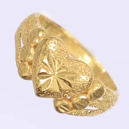 Ring i form av hjärta stl:15 bredd 2-8mm 23K  Vikt: 3,7 g