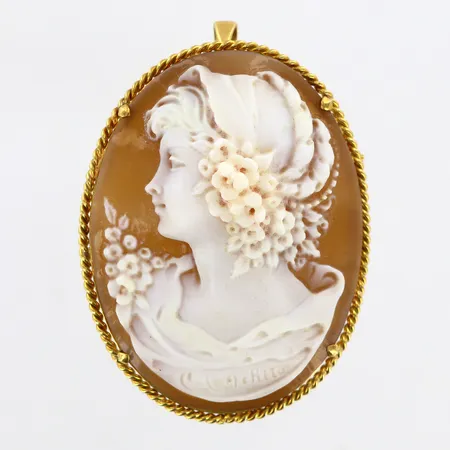 Brosch/Hänge camé längd 48mm, bredd 36mm, bruttovikt: 13,8gram 18K Vikt: 13,8 g
