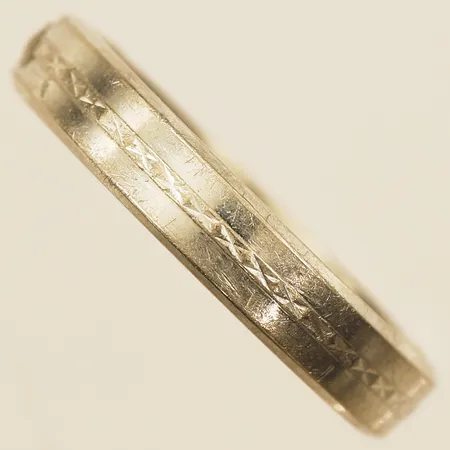 Ring stl:19 bredd 3,9mm vitguld 18K Vikt: 4,4 g