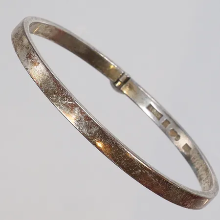 Armring Ø68mm bredd 5mm, öppningsbart Ateljé Candra Aktiebolag Malmö 1967 Handmade Sterling silver 925/1000 Vikt: 29,4 g