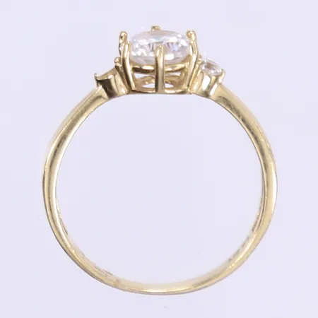 Ring med vita stenar stl: 17½ bredd 2-7mm, saknar en sten, defekt, 14K  Vikt: 2,4 g