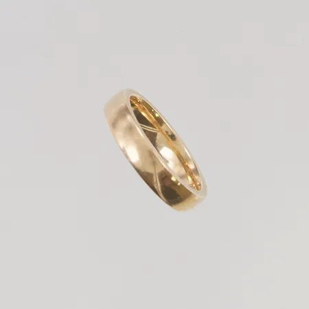 Ring stl:16½ bredd 4mm gravyr 18K 5,9g.