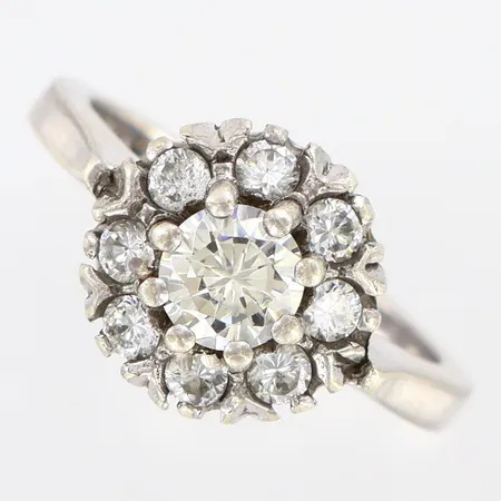 Ring med vita stenar, stl:15¾, bredd 2-10mm silver 925/1000 Vikt: 3,3 g
