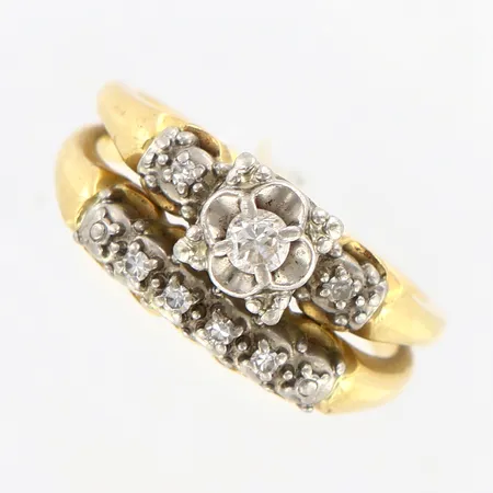 Ring med diamanter ca 0,16ctv, tvåfärgad, stl:16, bredd framtill ca 8mm, 14K Vikt: 4,8 g