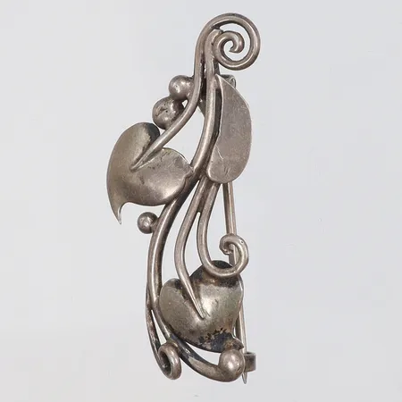 Brosch med växtdekor 18x40mm silver 830/1000 Vikt: 4,4 g