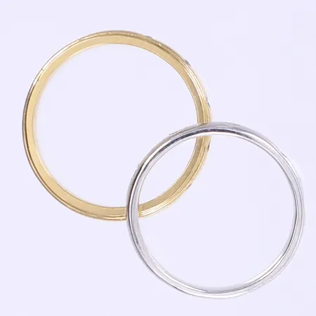 Två ringar med diamanter 8x ca 0,01ct saknar en sten på vardera ring stl:16/17, vitguld och rödguld 18K Vikt: 5,5 g