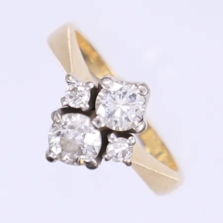 Ring med diamanter 1x ca 0,40ct 1x ca 0,30ct 2x ca 0,04ct stl:16, bredd 2-11mm, tillv. Sandin & Söner (Jarl Sandin) Göteborg 1966, 18K Vikt: 4,3 g