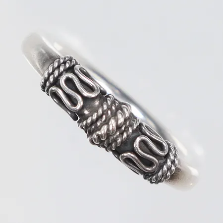 Ring, stl:16½, bredd 3-5mm, GHA 925/1000 silver Vikt: 2,3 g
