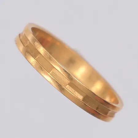 Ring mönstrad stl:15, gravyr, 18K Vikt: 1,4 g