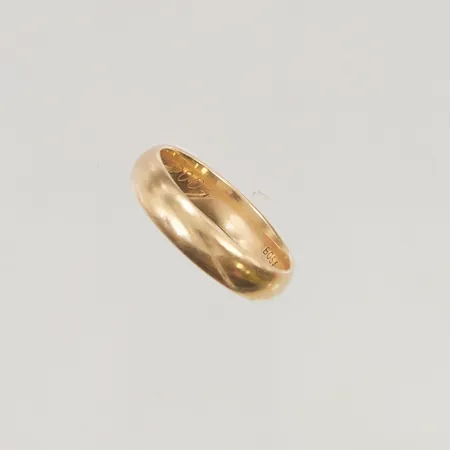 Ring stl:19¼ bredd 5mm gravyr 18K 6,4g.