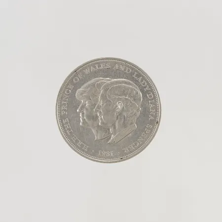 Mynt Elizabeth II D.G.REG.F.D, 37mm, H.R.H THE PRINCE PRINCE OF WALES AND LADY DIANA SPENCER, 1981, 925/1000 Silver 28,5g.