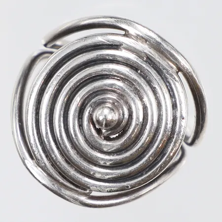 Ring, stl:18½, bredd 3-21mm, silver Vikt: 5,6 g