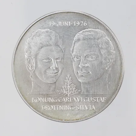 Jubileumsmynt 50kr, Ø36mm, Kungabröllopet 19 juni 1976 Konung Carl XVI Gustav och Drottning Silvia, 925/1000 Vikt: 27 g