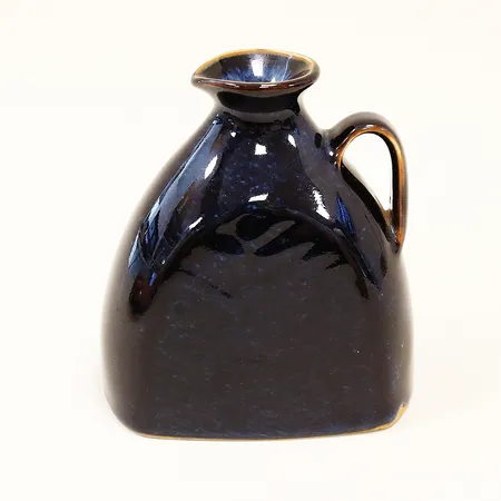 Hänkelvas Carl Harry Stålhane Rörstrand höjd 16cm, bredd 13,5x7,5cm, andrasortering, stengods. Skickas med paket.