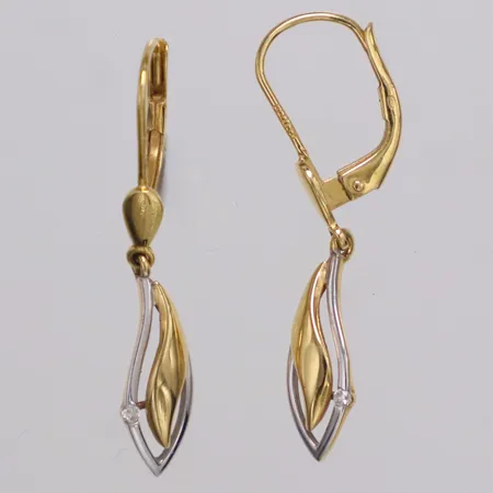 Ett par örhängen diamanter 2 x ca0,01ct, Carlsén längd 32mm, tvåfärgade, 18K  Vikt: 2 g