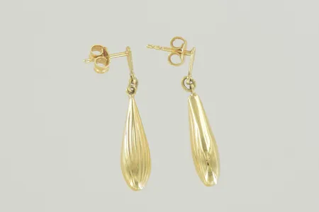 Ett par örhängen längd 3 cm, 18K  Vikt: 2 g