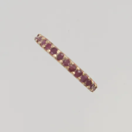 Ring stl:19 bredd 3mm röda stenar 14K 2,3g.