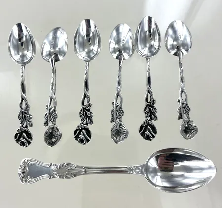 silverskedar Längd 8,9 cm/12,5 cm silver  Vikt: 68,6 g