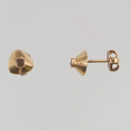 Örhängen 7mm vita stenar 18K 1,6g.