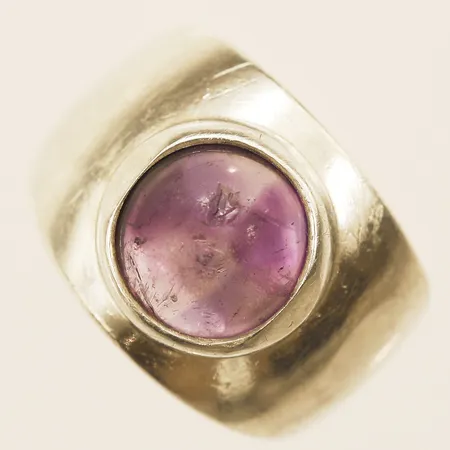 Ring ametist stl 15½, bredd 14,5mm, silver Vikt: 6,5 g